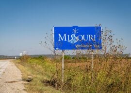 Sign says "Missouri Welcomes You"