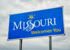 Missouri road sign, reads: "Missouri Welcomes You"