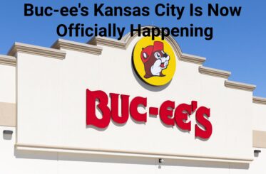 Picture of Buc-ee's sign with text above it saying: "Buc-ee's Kansas City Is Now Officially Happening"