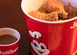Jollibee fried chicken bucket with gravy