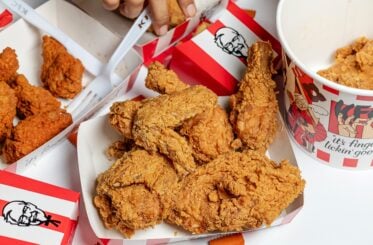 Fried chicken chain closes hundreds of locations nationwide, California hit hardestย