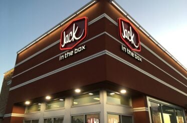 Popular burger chain confirms Washington closure and layoffs