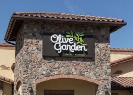 Olive Garden sign