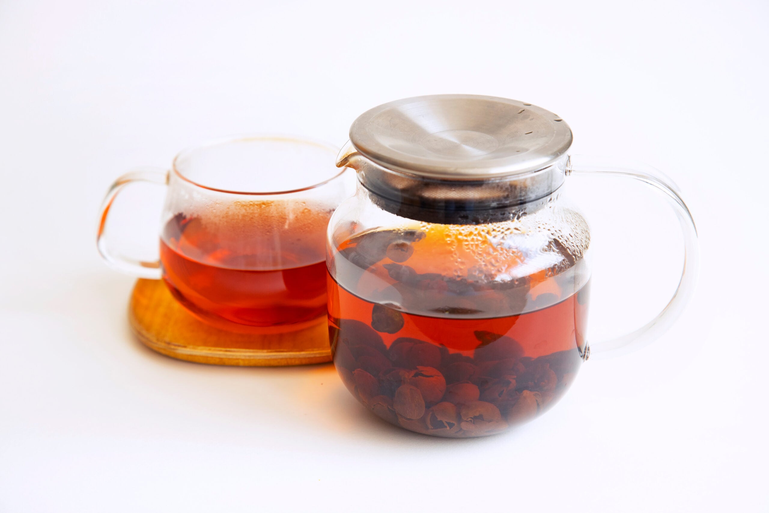 A white backdrop featuring traditional Yemeni Qishr.
