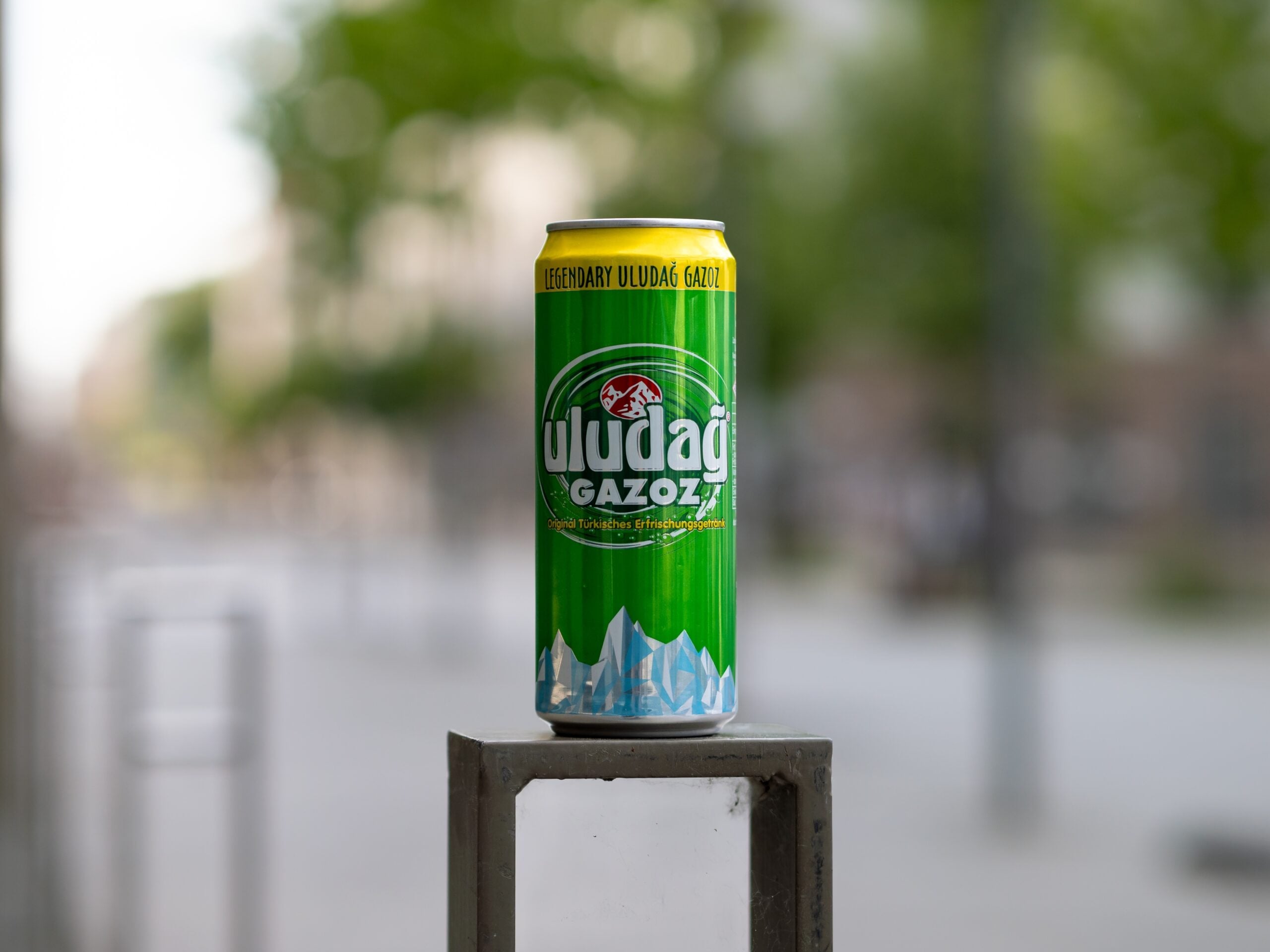 A single can of Uludağ Gazoz against a blurred backdrop. 