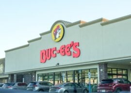 Buc-ee's stores as seen from the side, with lots of cars parked in front