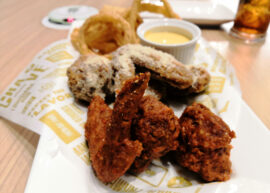 Chicken wings in two flavors