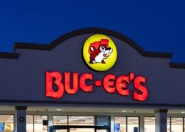 Buc-ee's sign at night