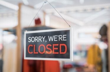 Popular fried chicken chain closes multiple Florida locations amid franchise bankruptcy