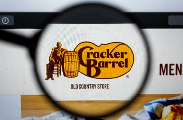 Cracker Barrel’s CEO steps down after turbulent turnaroundย